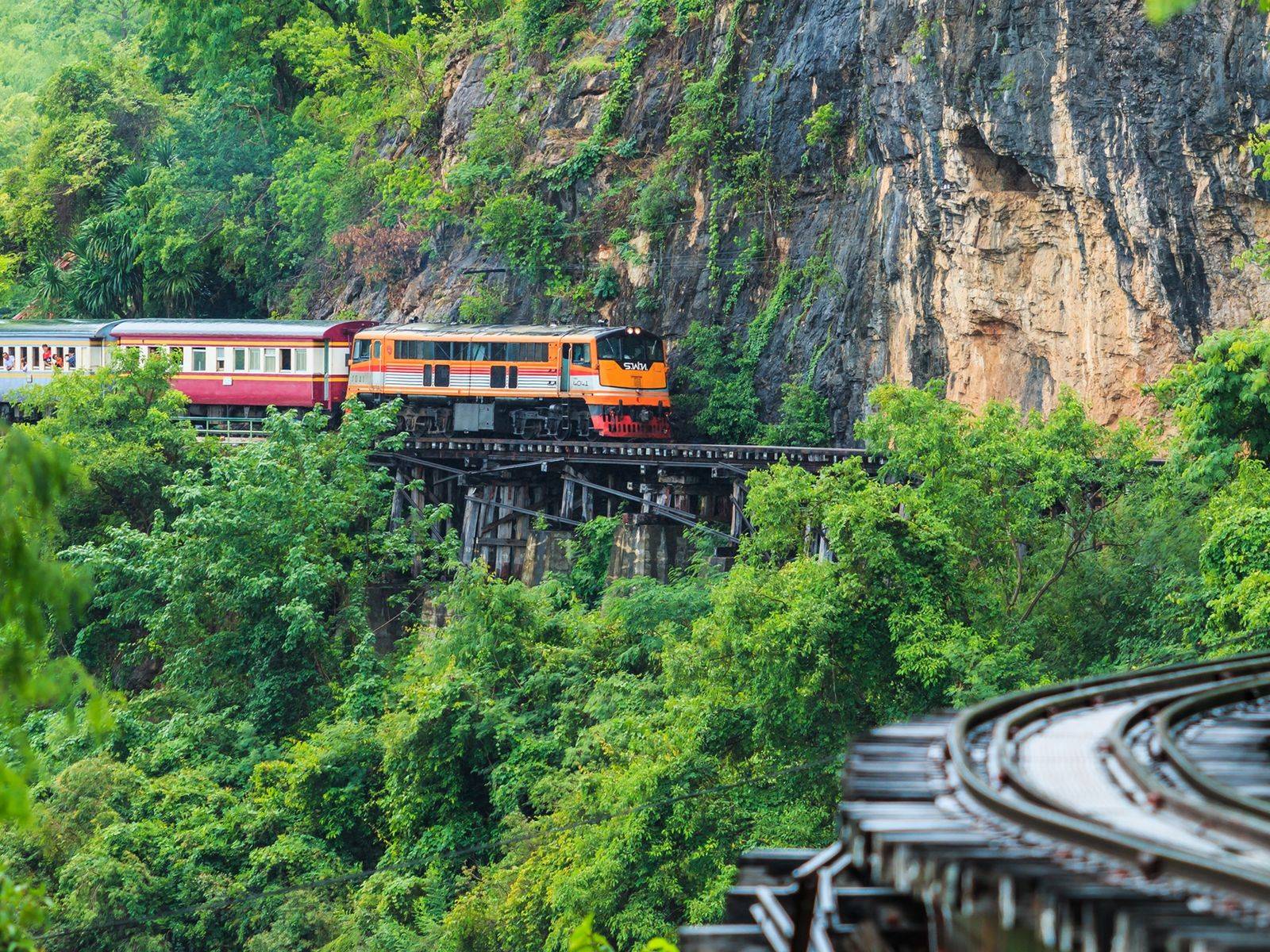 one day trip kanchanaburi by train