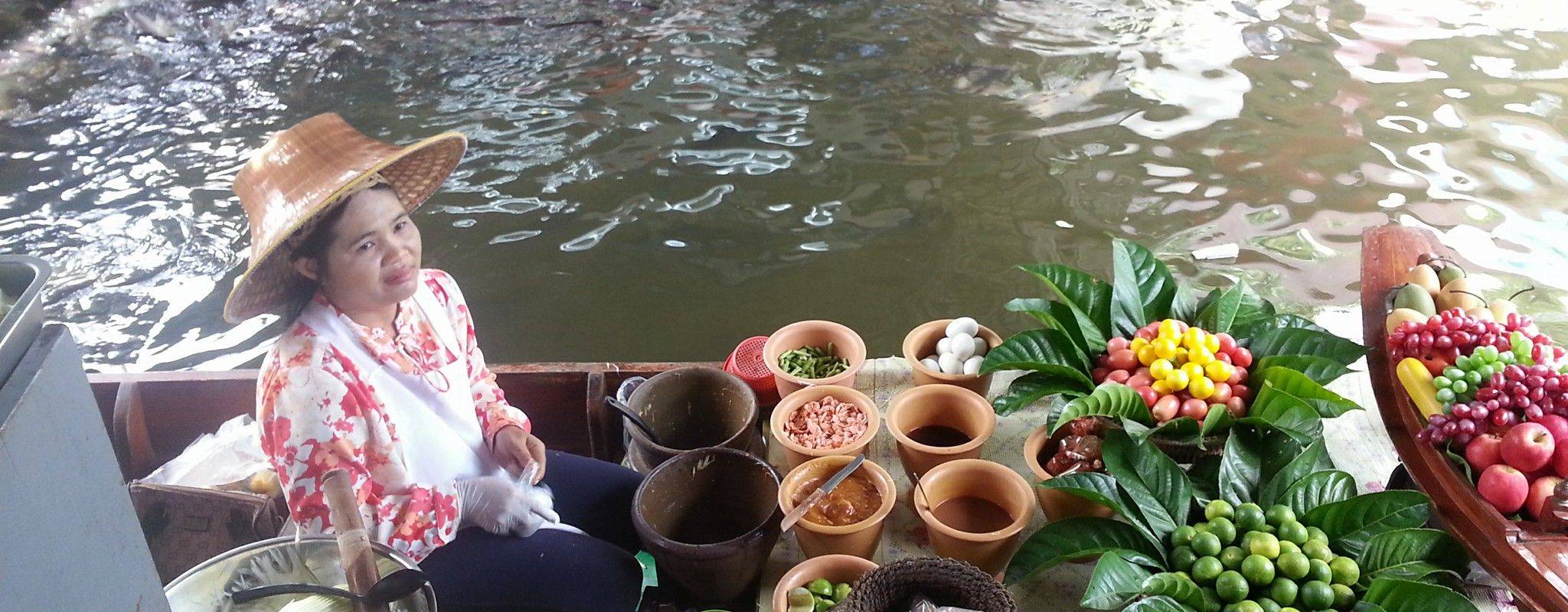 Bangkok Temple & Floating Market Tour