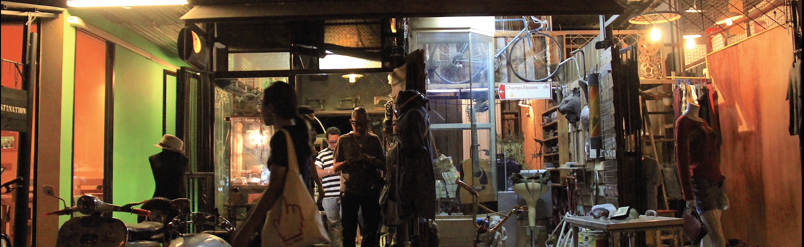 Local New Groove and Chilled Place in Bangkok at Siam Junction Night Market