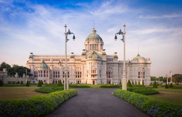 Visit Dusit Palace and Chill Out at Asiatique