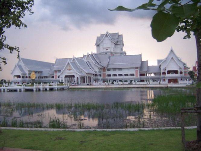Explore Bangkok's suburban way of life