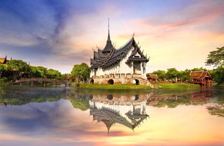A relaxing day in Samut Prakarn, the city of navy