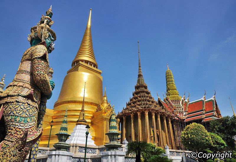 Explore the Bangkok Old Town: 4 Highlight Temples & 3 Market Zones