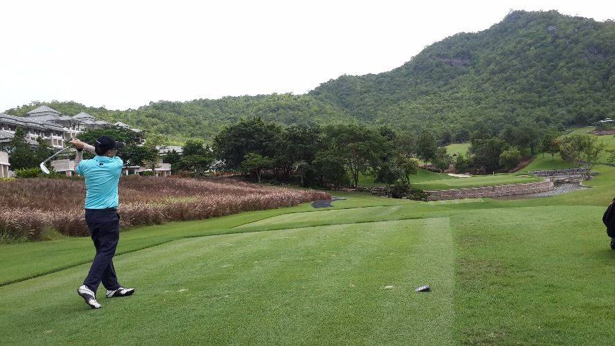 Play 18-holes golf near Bangkok