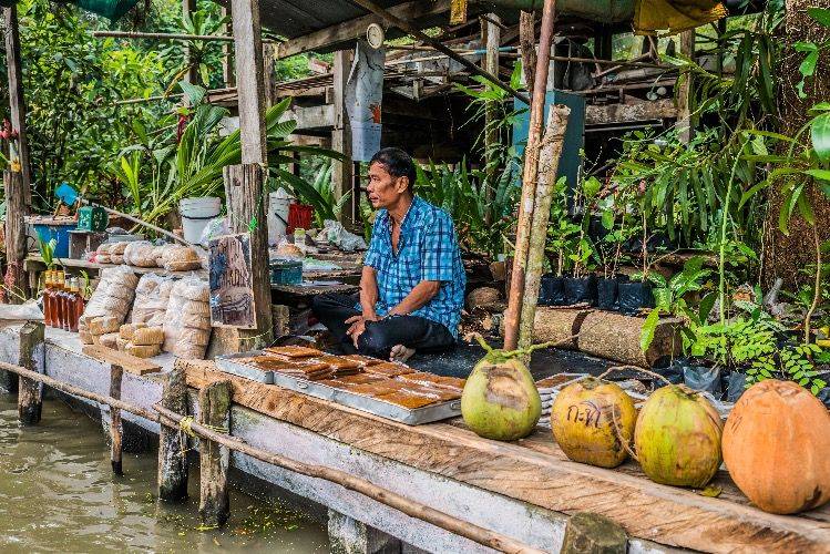 Explore a Scenic Thai Town - Amphawa Floating Market Tour