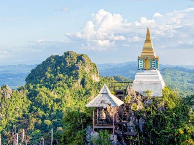 Unseen Thailand in Lampang - Remarkable temple on mountain