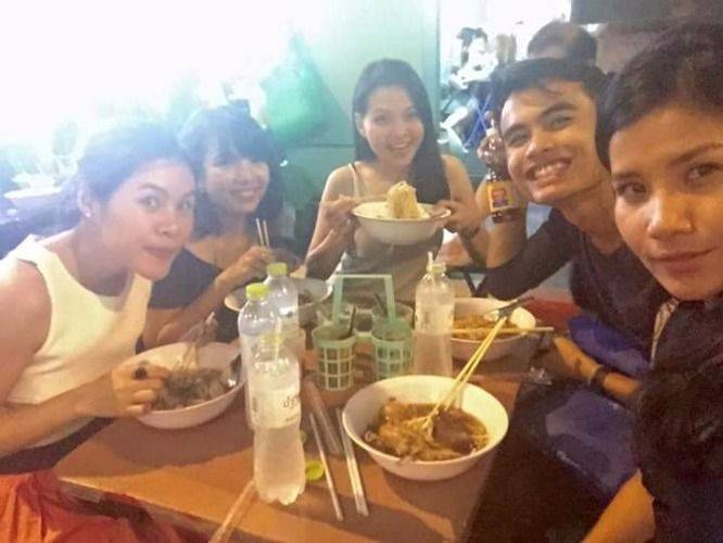 Explore Khao Sarn Road, The World Famous "Backpacker Ghetto"!
