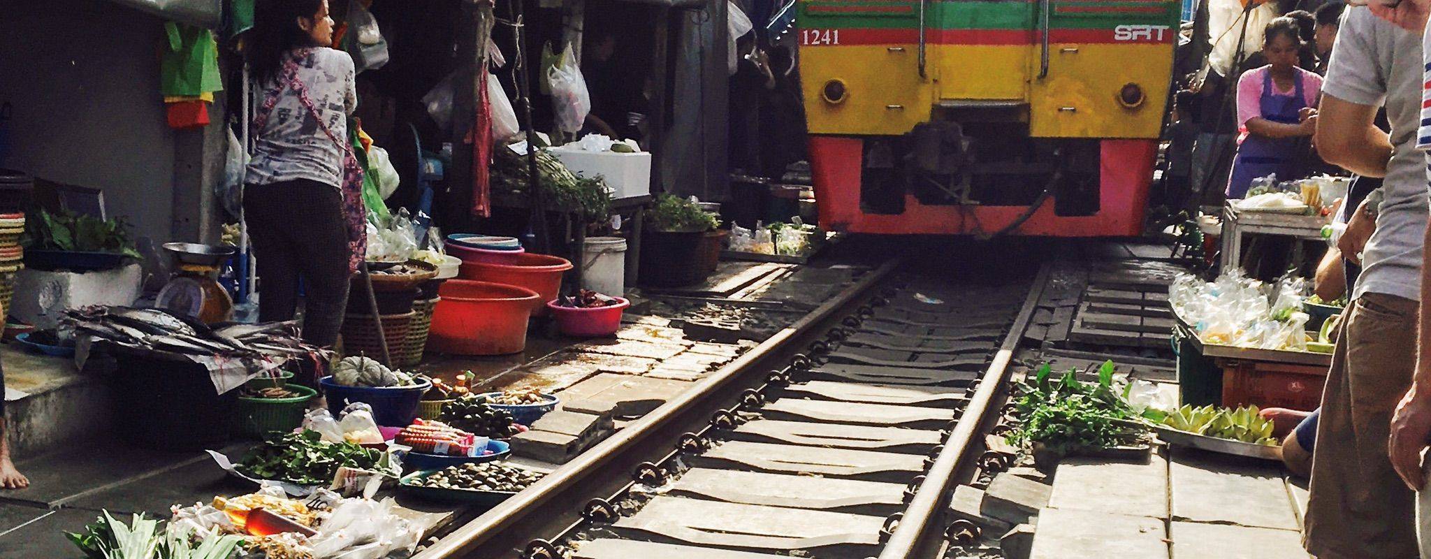 2 Markets 1 Temple: Damnoen Saduak Floating Market, Umbrella Train Market & Giant Stupa