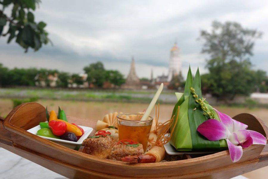 Thai Ancient Temples with Sumptuous Grilled River Prawns, Thai Afternoon Tea Set & Famous Street Food in China Town