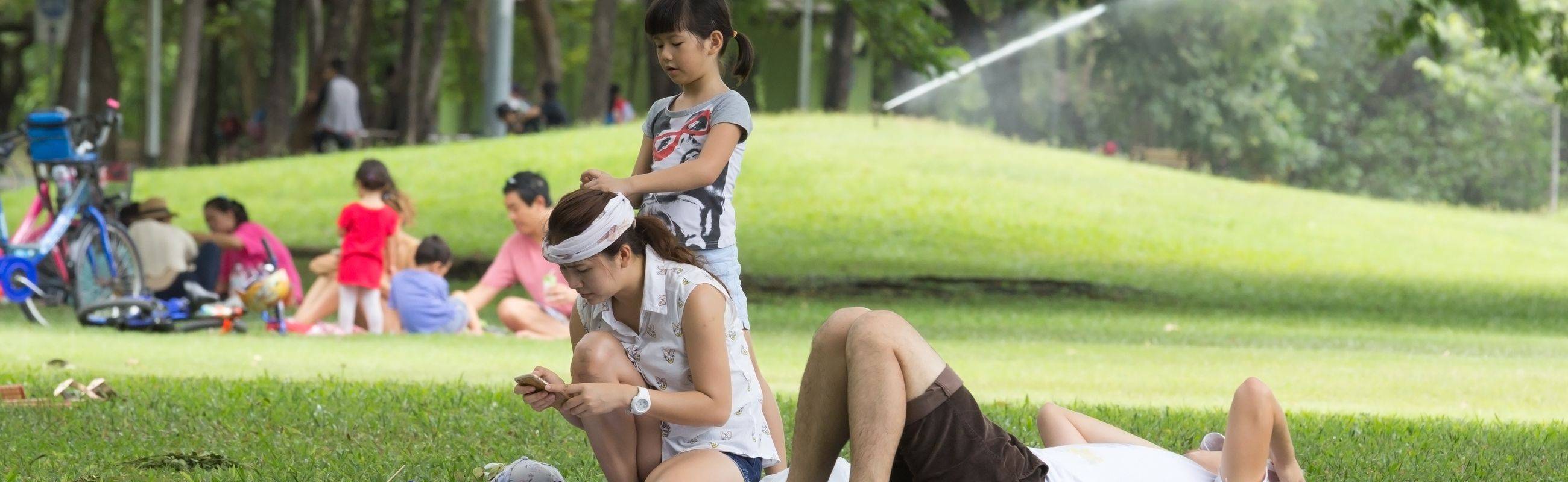 Visit Chatuchak Weekend Market and Go Cycling in A Beautiful Park with The Expert