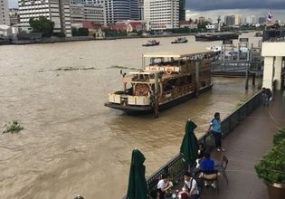 Explore the Bangkok Old Town: 4 Highlight Temples & 3 Market Zones