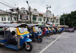 The Grand Palace Emerald Buddha, Wat Pho + Wat Arun (TukTuk and The boat)
