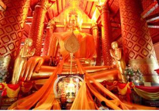 Explore the Spiritual Architecture on This Ayutthaya Temple Tour