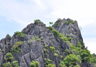 Kun Ming of Loei Tour: Mountain Senic with local North-eastern foods.