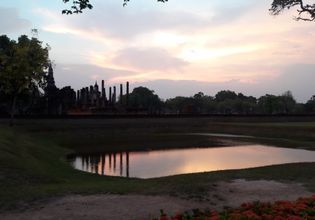 Tour Phitsanulok and Sukhothai Ancient City with A Local