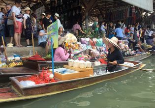 Damnoen Saduak Floating Market