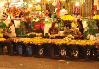 Watch Sunset on Boat & Flower Market