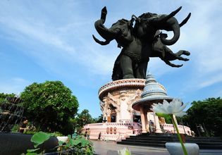 One day trip with Historical Wonders Ancient City and Erawan Museum