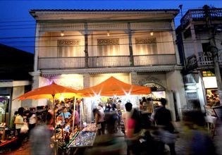 Enjoy Food & Local Shopping at Walking Street in Lampang