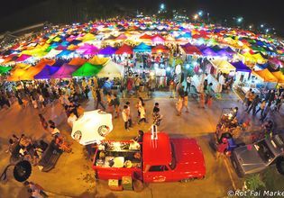 Rod Fai Market By Night