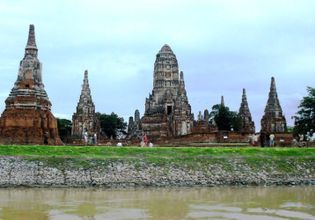 Explore The River By Boat to The Ancient City of Ayutthaya