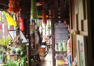 Artist house, secret local life in the middle of Bangkok