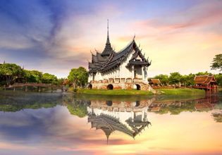 A relaxing day in Samut Prakarn, the city of navy