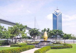 The Rama VIIII Bridge Park