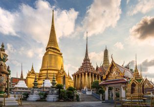 The Grand Palace Emerald Buddha, Wat Pho + Wat Arun (TukTuk and The boat)