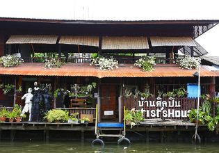 Artist house, secret local life in the middle of Bangkok