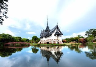One day trip with Historical Wonders Ancient City and Erawan Museum