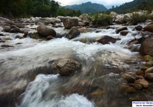 ' Thaha waterfall in Kiriwong village'