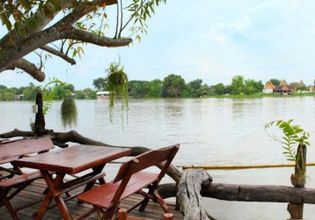Explore The River By Boat to The Ancient City of Ayutthaya