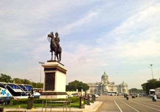The Royal Plaza