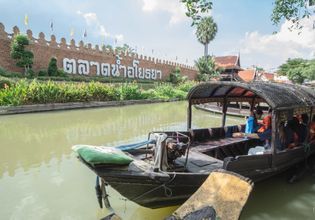 Experiencing Floating Market & Fresh River Prawn