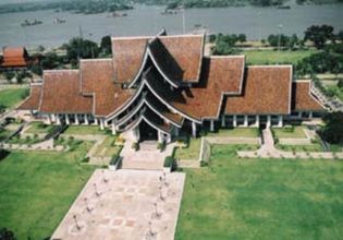 Explore The River By Boat to The Ancient City of Ayutthaya
