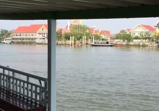 One day at the coolest floating market and the authentic railway market in Samut Songkram