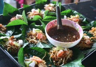 Thai Fun: Taling Chan Floating Market with Thai Puppet Show