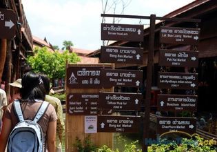 Experiencing Floating Market & Fresh River Prawn