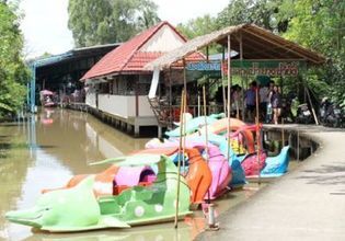 Floating Market & Botanic Garden in Bangkok's Green Space