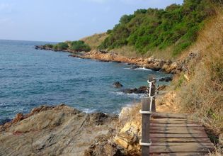 At Khao Laem Ya