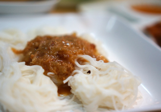 Thai food is called "Ka-Nom-Ginn"