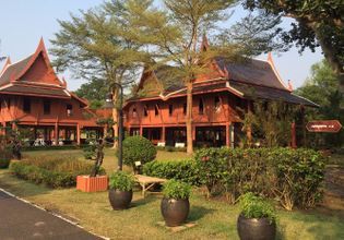 One day at the coolest floating market and the authentic railway market in Samut Songkram