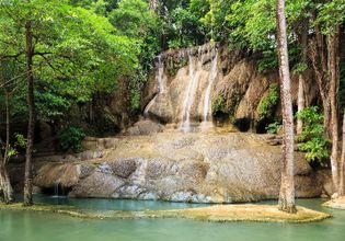 Go On a Train Tour To Kanchanaburi Province
