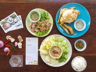 Umbrella Market, Floating Market & Delicious Local Lunch 