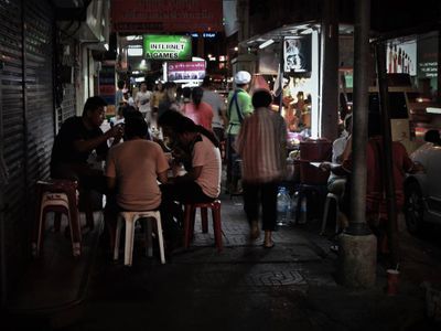 A 100 shops and dishes