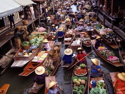 Discover the Famous Damnoen Saduak Floating Market On a One-Day Tour