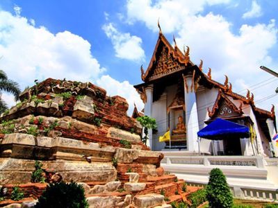 Hang out with Elephants in Ayutthaya