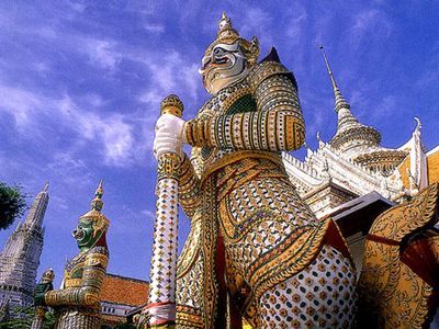 Visit 9 Must-See Temples around Rattanakosin Island