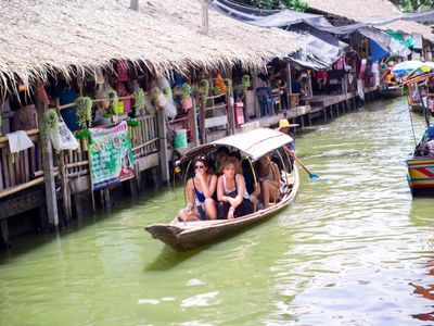 The Fifty Shades of Thonburi Area (Floating Market, Puppet Show, and More)